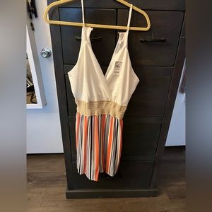 Beautiful romper with crochet accent at the waist - brand new - juniors LG